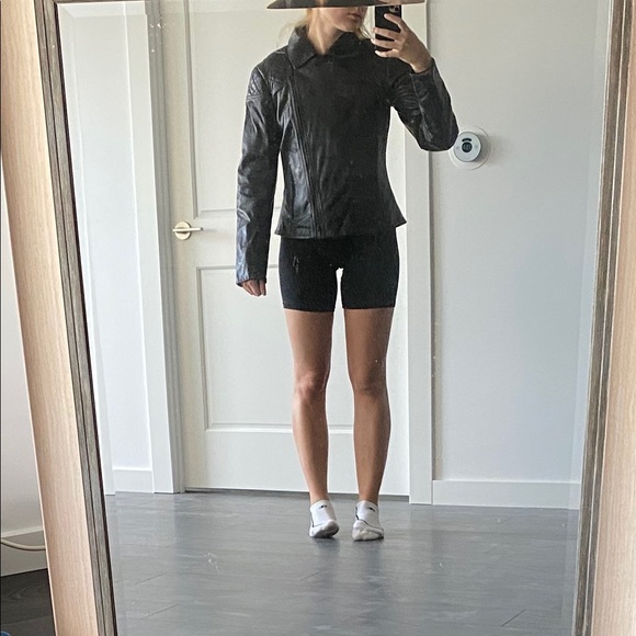 Danier leather jacket - Picture 4 of 6